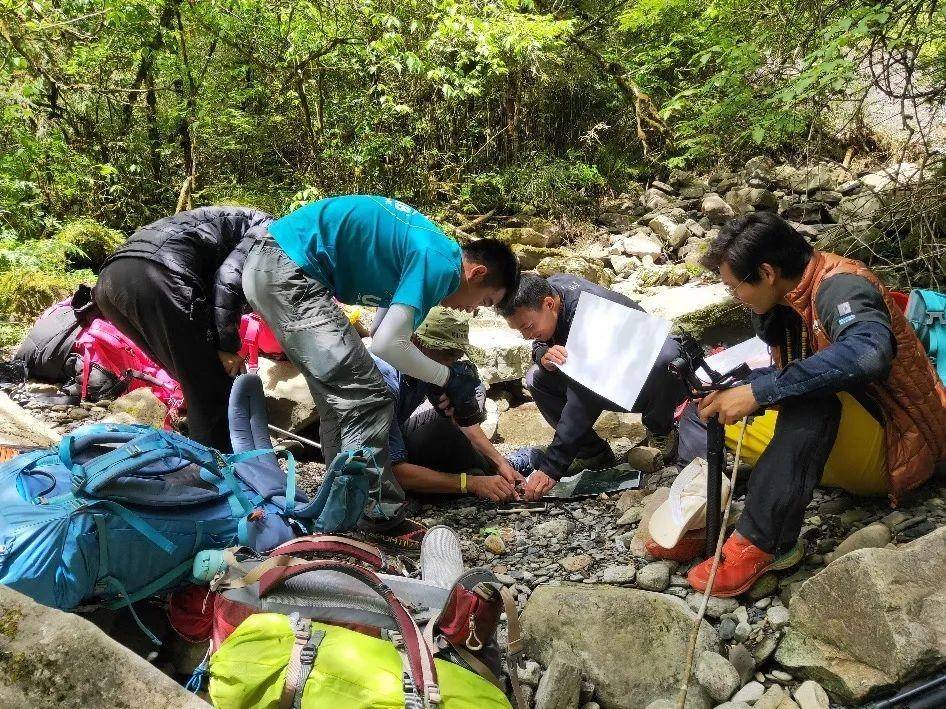 人坠崖直升机正在全力搜救！新葡京2026刚开年鳌太线(图11)