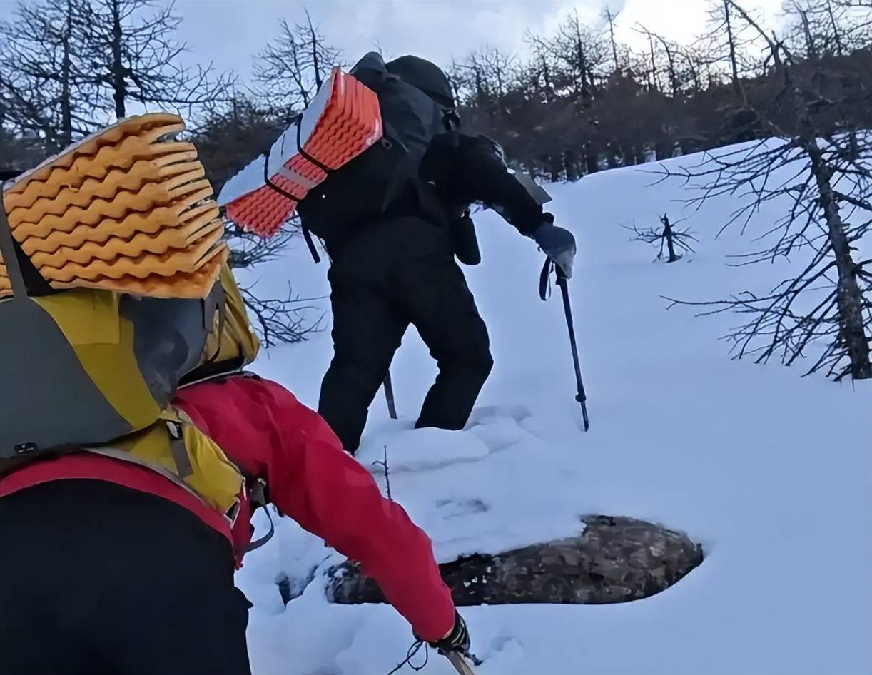 人坠崖直升机正在全力搜救！新葡京2026刚开年鳌太线(图13)