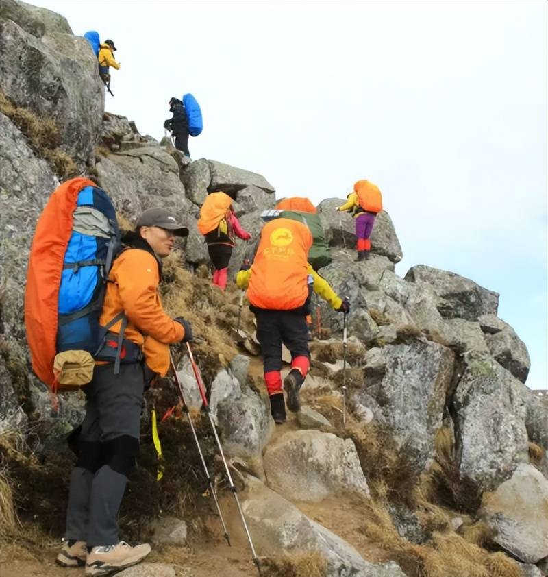 人坠崖直升机正在全力搜救！新葡京2026刚开年鳌太线(图19)